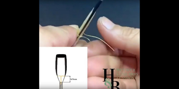 Placer une ligature sur une anche de hautbois